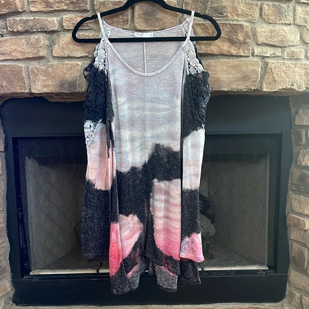 T Partt pink, gray, black and white hi-low cold shoulder sweater. Medium - Picture 1 of 12